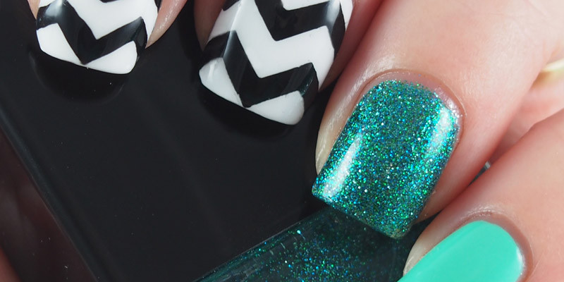 Bold Chevron Mani