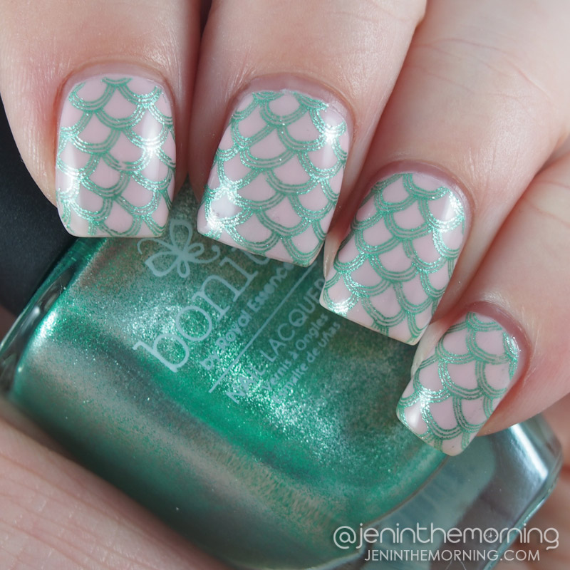 Bonita - Sea me stamped over Color Club - Femme a la Mode