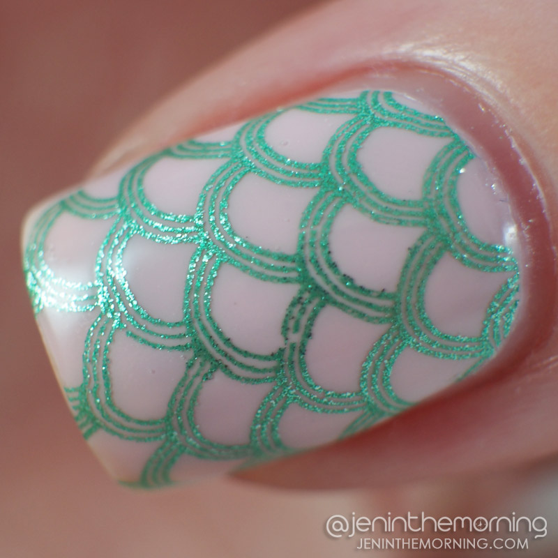 Bonita - Sea me stamped over Color Club - Femme a la Mode